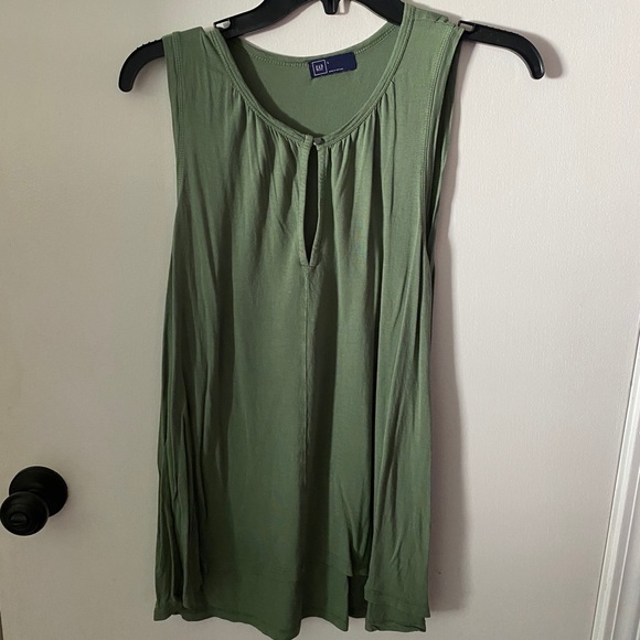 Gap top - Picture 1 of 1